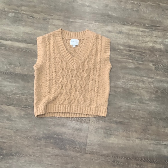 Pink Rose Tan v neck sweater vest. Size small - Picture 1 of 2